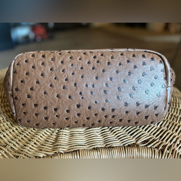 GIANI BERNINI OSTRICH SKIN SHOULDER BAG - Picture 3 of 11